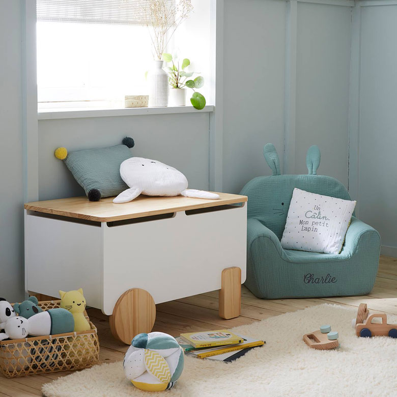 Rangement des jouets au design ludique pour une chambre d'enfant propre et  rangée